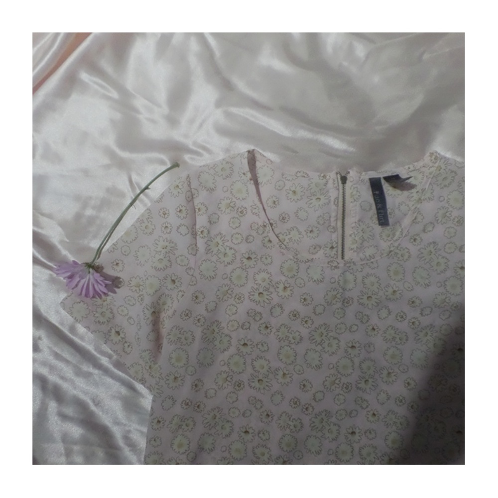 daisy floral crew neck top
